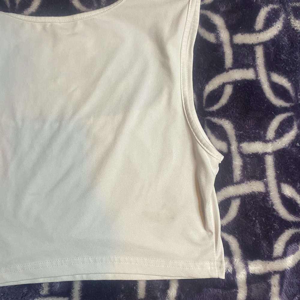 SHEIN White Crop Top with Black Lip Graphic - Picture 6 of 6